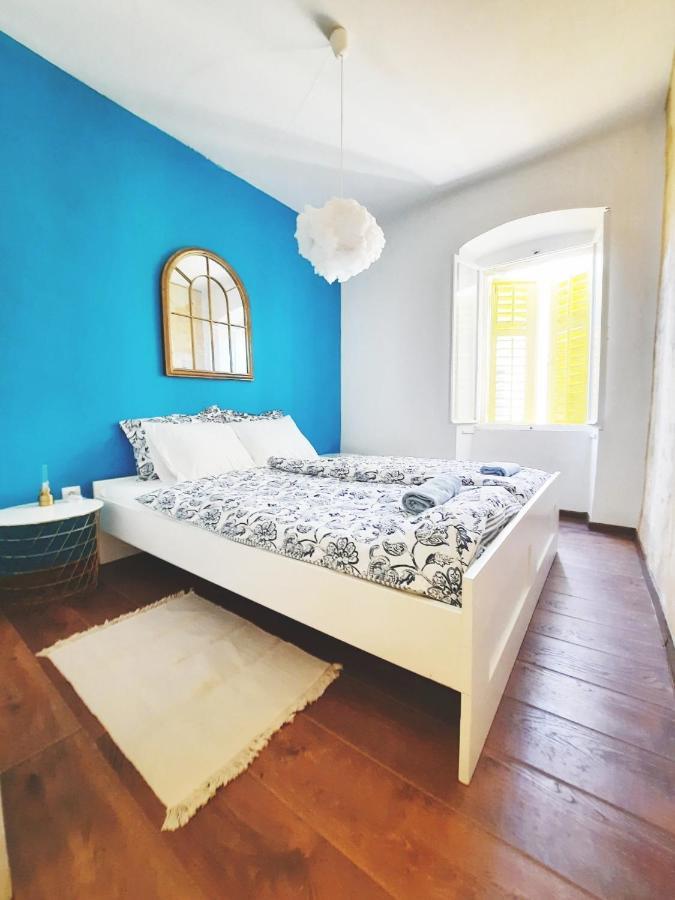 Oh La La Apartment Old Town Ровин Екстериор снимка