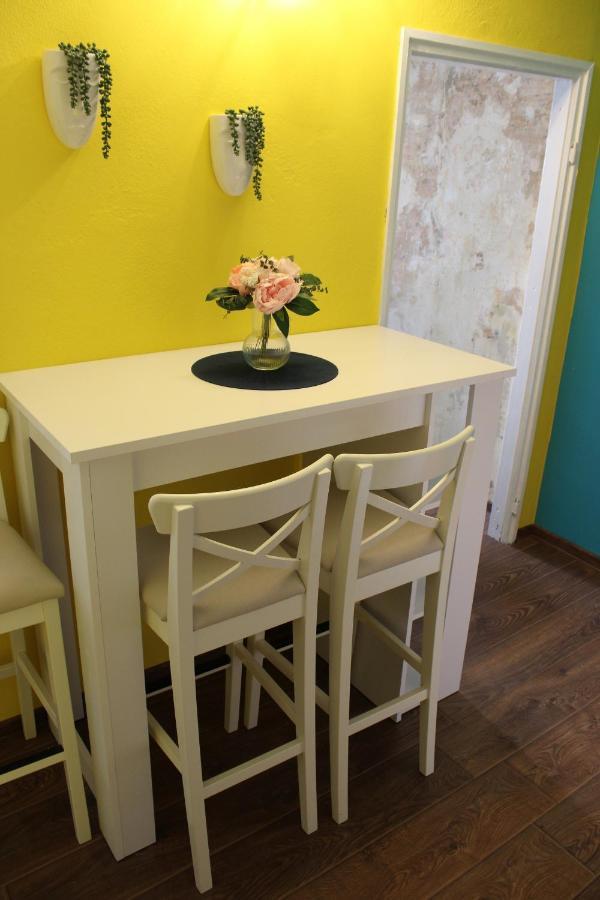 Oh La La Apartment Old Town Ровин Екстериор снимка