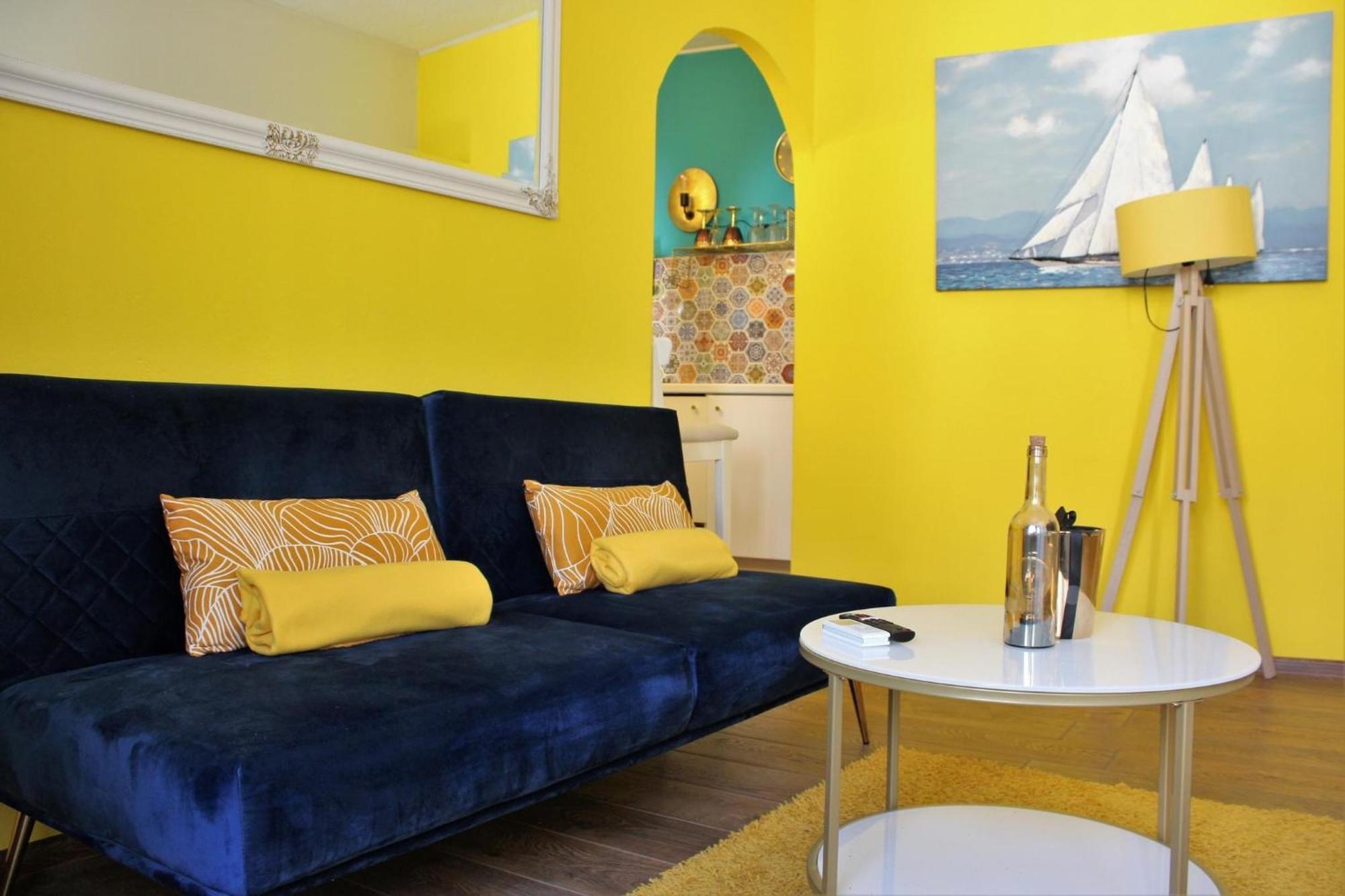 Oh La La Apartment Old Town Ровин Екстериор снимка